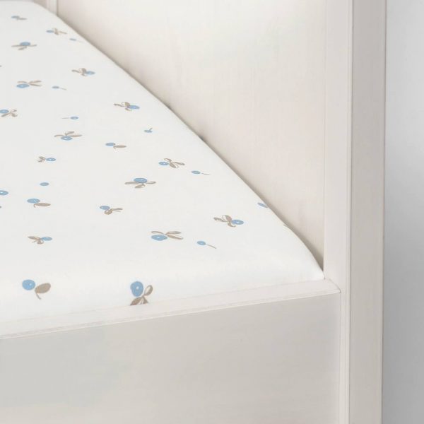 РЁДХАКЕ Простыня натяжн для кроватки, белый, орнамент «черника», 60x120 см - 204.438.55