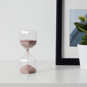ТИЛЛСЮН Декоративные песочные часы, прозрачное стекло/светло-розовый 16 см - 504.978.42