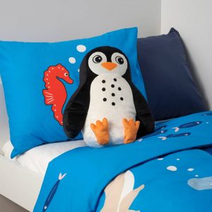 BLAVINGAD подушка, 40x32 см, в форме пингвина черный/белый - 205.283.69